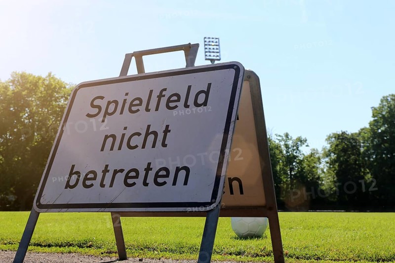 Symbolic image for a cancelled or ended football season