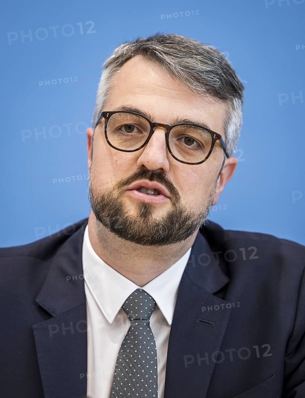 Presentation of the government draft for the 2025 federal budget at the Federal Press Conference by the State Secretary at the Federal Ministry of Finance, Wolf Reuter, among others