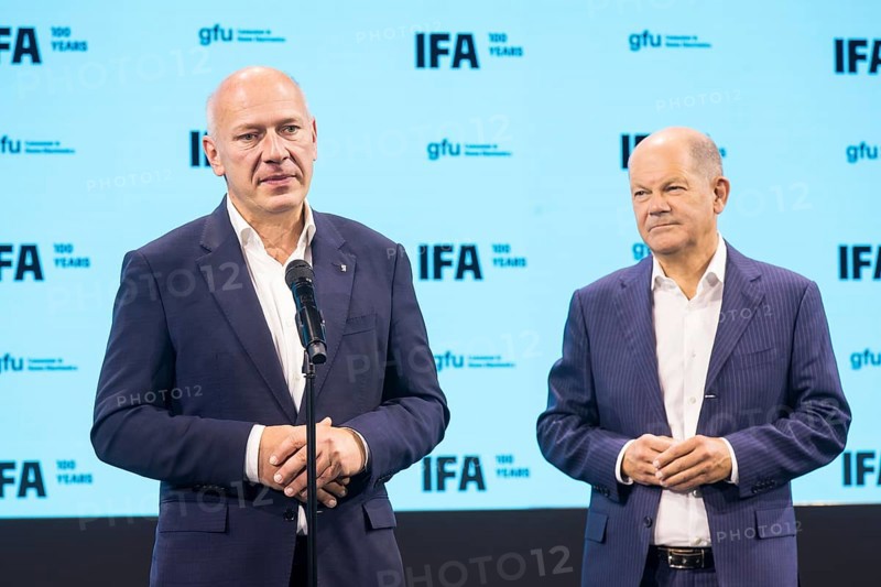 Kai Wegner (Governing Mayor of Berlin, CDU) gives a press statement after the press tour of the IFA (Internationale Funkausstellung) exhibition at the exhibition grounds, Berlin, 06/09/2024