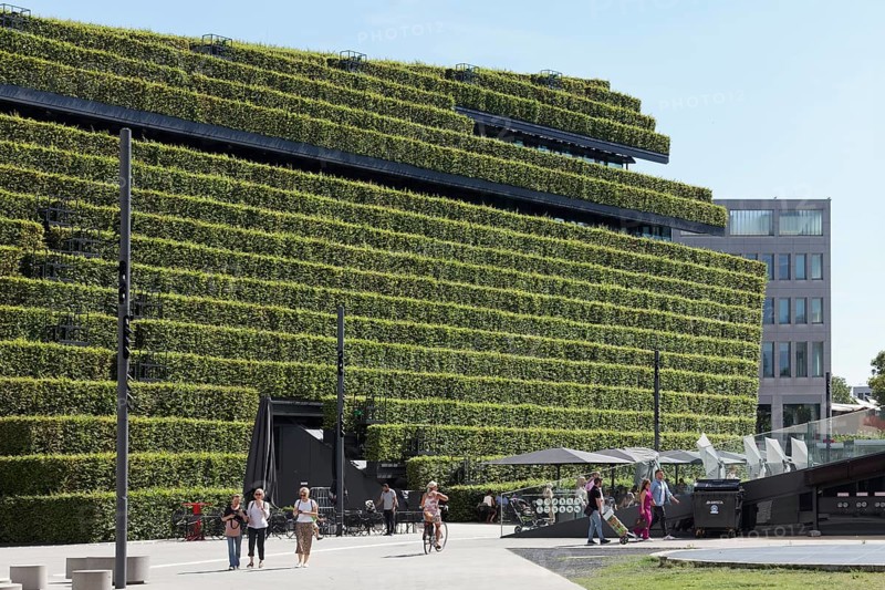 Kö-Bogen II office and commercial building, façade planted with 30, 000 hornbeams, ecological architecture to improve the climate, architect Christoph Ingenhoven, Düsseldorf, North Rhine--Westphalia, Germany, Europe