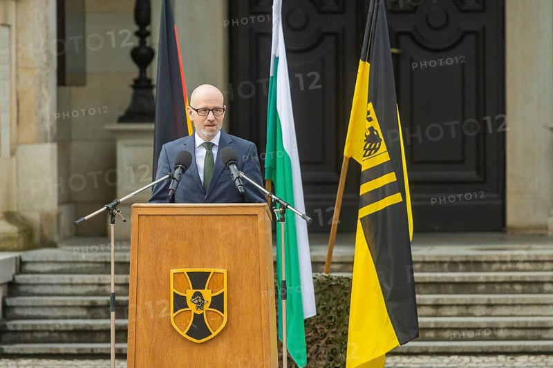Public roll call of the Army Officers' School on Theatre Square: Bundeswehr honours and bids farewell to young soldiers, Dresden, Saxony, Germany, Europe