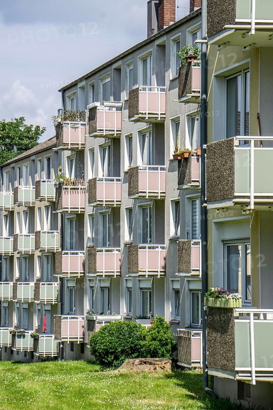 Apartment blocks, flats, residential districts, balconies, residential buildings, facades, real estate, Essen, North Rhine-Westphalia, Germany, Europe