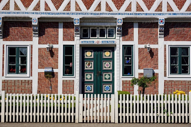 Europe, Germany, Lower Saxony, Altes Land near Hamburg, Steinkirchen an der Lühe, old half-timbered farmhouse, artistic brickwork of the half-timbering, bridal door, Hamburg, Hamburg, Federal Republic of Germany, Europe
