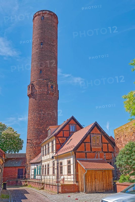 The scrap tower, built in the brick Gothic style, and the Schrot-Kontor in Mauerstraße in the old town centre of Tangermünde, Hanseatic town in the Altmark. Old Town, Tangermünde, Saxony-Anhalt, Germany, Europe