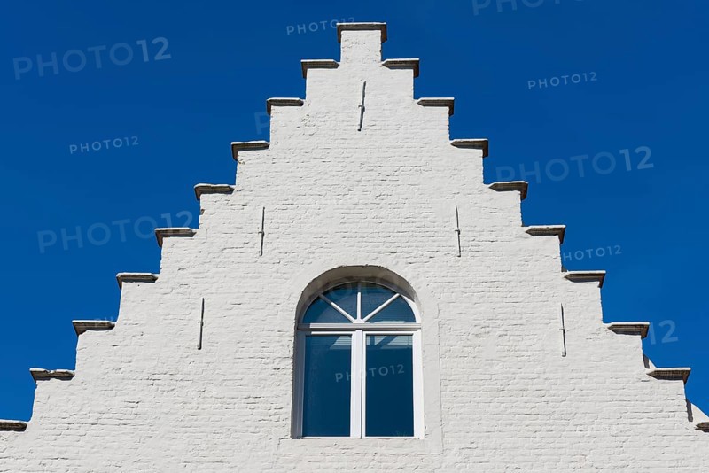 Traditional Flemish architecture, house, facade, craft, architectural style, building, Flemish, European, traditional, Flanders, house facade, Middle Ages, old, historic, well-kept, roof gable, gable, brick, brick facade, living, history, architectural history, Bruges, Belgium, Europe