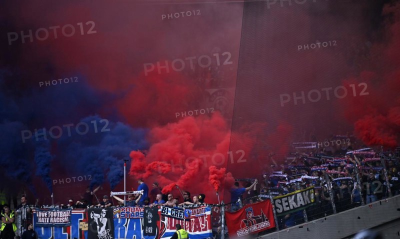 Fanblock 1. FC Heidenheim 1846, Bengalos in red and blue, smoke, pyrotechnics, pyro, fireworks, MHPArena, MHP Arena Stuttgart, Baden-Württemberg, Germany, Europe