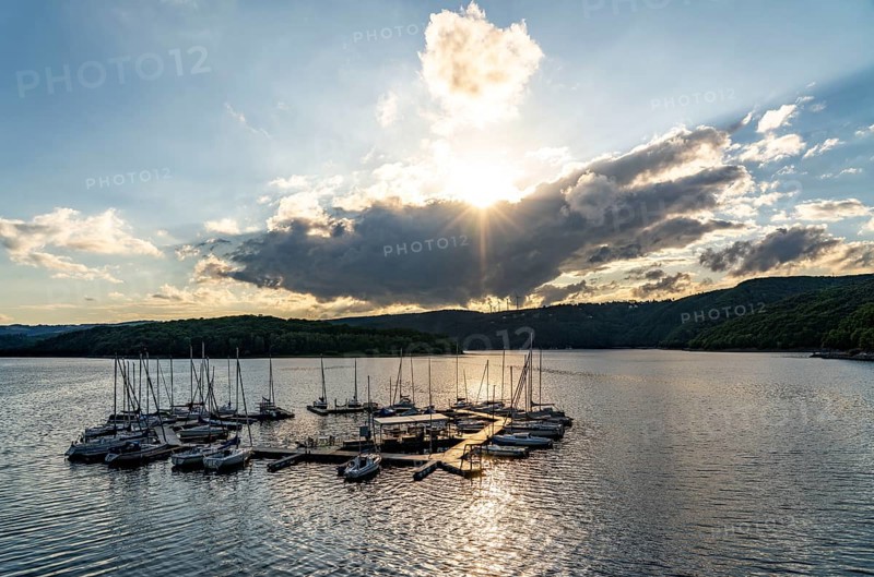 Lake Rursee, reservoir in the Eifel National Park, north-east bank near Heimbach, near the Rur dam Schwammenauel, sailing boats on the floating jetty, North Rhine-Westphalia, Germany, Europe