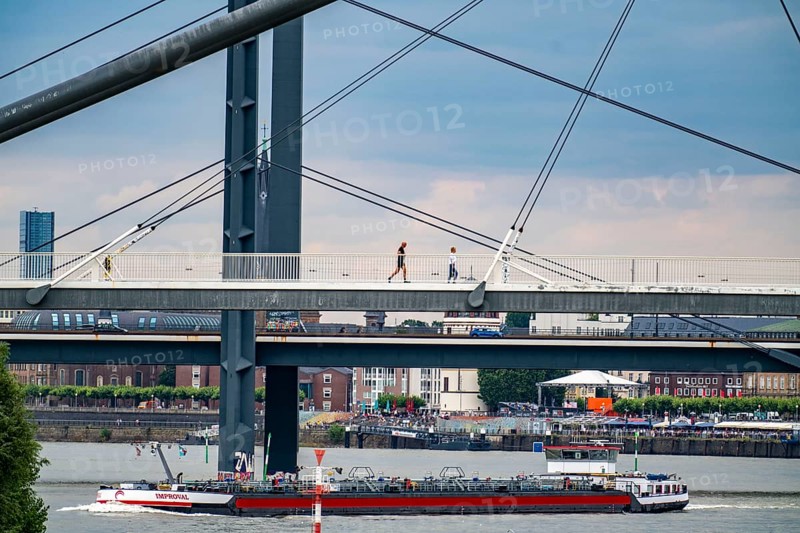 Pedestrian bridge over the Medienhafen, harbour entrance and Rheinkniebrücke, over the Rhine near Düsseldorf, Rhineland, North Rhine-Westphalia, Germany, Europe