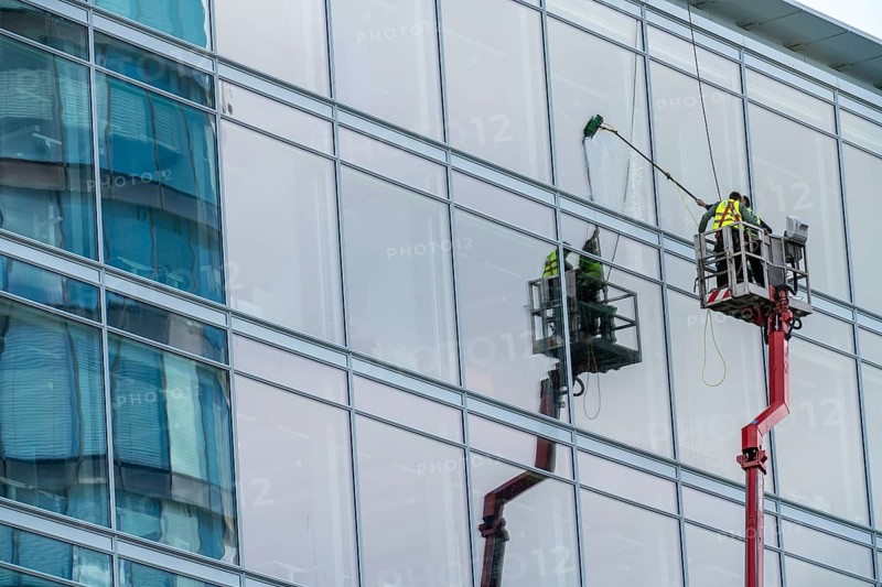 Window cleaner, building maintenance, facade cleaning, on a cherry picker, in Düsseldorf, North Rhine-Westphalia, Germany, Europe