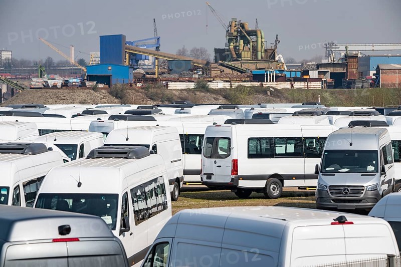 Duisburg-Ruhrort inland harbour, loading of new vehicles, Mercedes Benz minibuses, for export, Duisburg, North Rhine-Westphalia, Germany, Europe