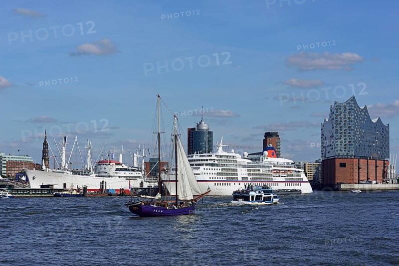 Europe, Germany, Hanseatic City of Hamburg, Elbe, Cap San Diego, museum ship, passenger ship Europe, schooner Twister, Europe