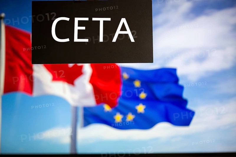 Sign reading CETA in front of the flags of Canada and the European Union. The abbreviation CETA stands for a free trade agreement between the two partners