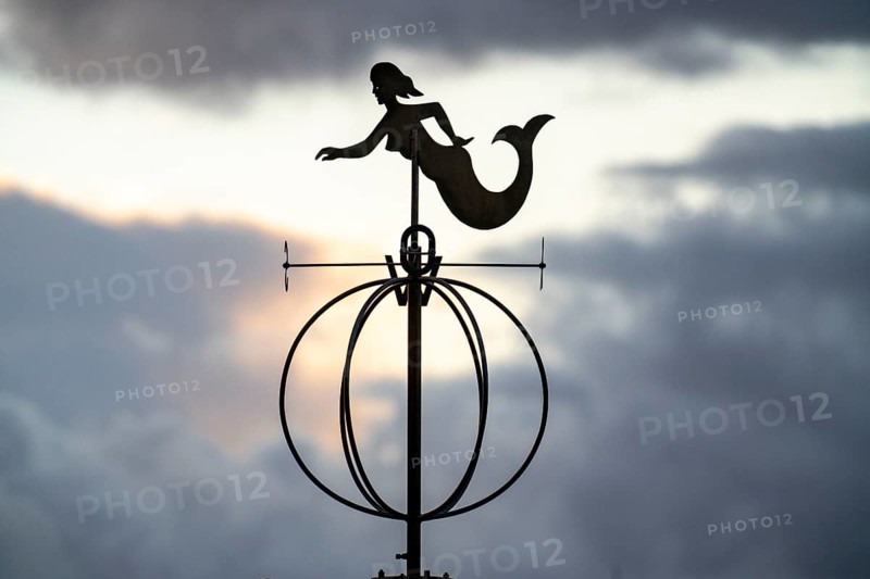 Weather vane, bandstand on the beach promenade, North Sea island of Borkum, East Frisia, Lower Saxony, Germany, Europe