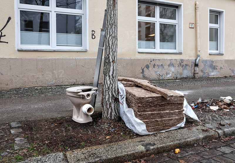 Toilet on a pavement, illegal waste disposal in the Berlin district of Wedding, 15.02.2024