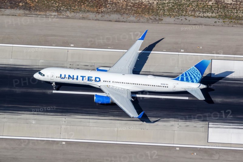 A United Airlines Boeing 757-200 aircraft with the registration number N21108 at Los Angeles Airport, USA, North America