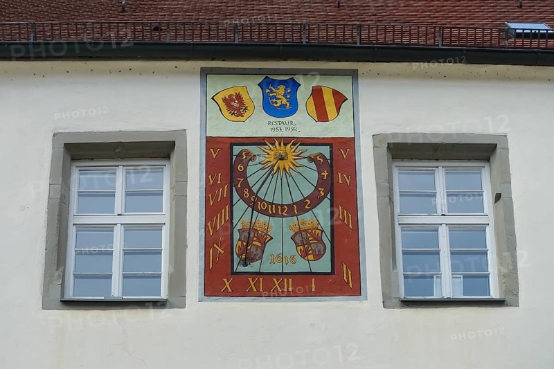 Wall sundial on the façade of the castle, from 1616, double number band, above the dial on the left the coat of arms of the Princes of Fürstenberg, in the centre the coat of arms of the town of Meßkirch, on the right the coat of arms of a Countess of Hinterglauchau, between the two number bands the coat of arms of the von Helfenstein family. Inner courtyard of Meßkirch Castle, Castle of the Counts of Zimmern, Zimmern Castle, Renaissance building, architecture, historical building, Meßkirch, Sigmaringen district, Baden-Württemberg. Germany