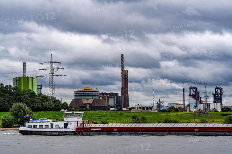 Thyssenkrupp Steel steelworks in Duisburg-Bruckhausen, blast furnaces 8 and 9, cargo ship on the Rhine, Duisburg, North Rhine-Westphalia, Germany, Europe