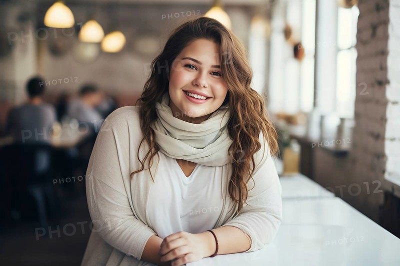 Happy smiling curvy plus size woman in restaurant. KI generiert, generiert AI generated