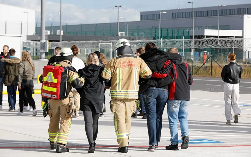 EASA emergency exercise at BER Airport, emergency services rehearsed an emergency in the aviation security area. The airport company rehearsed for an emergency together with the federal police and fire brigade as part of an emergency exercise, 11 October 2022