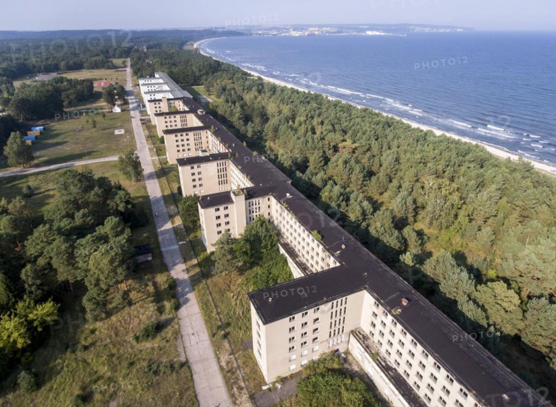 Aerial view of Prora, the four kilometre long seaside resort built by the National Socialists. At the time, 20, 000 people were supposed to spend their holidays here. Under the name Neues Prora, luxury holiday flats are now being built in the listed complex right by the sea, 13/09/2016