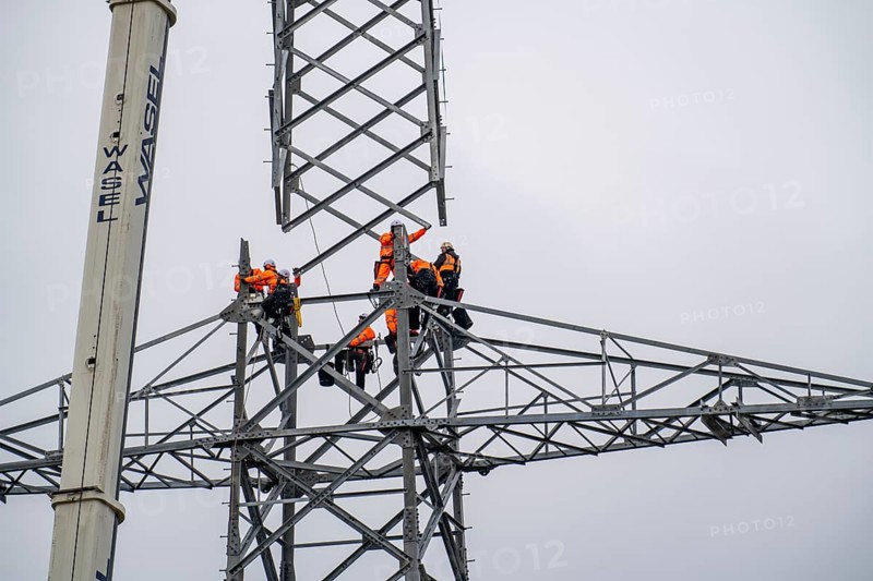 Installation of a high-voltage pylon, construction of a new line route, near Neuss-Holzheim, North Rhine-Westphalia, Germany, Europe