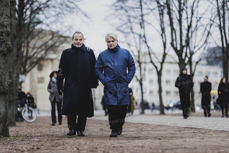 (L-R) Felix Klein, Federal Government Commissioner for Jewish Life in Germany and the Fight against Antisemitism, and Mehmet Daimagueler, Commissioner against Antiziganism in Germany, photographed during the commemoration ceremony at the Memorial to the Murdered Jews of Europe in Berlin, 31 January 2024 / Photographed on behalf of the Federal Ministry for Women, Senior Citizens, Family and Youth