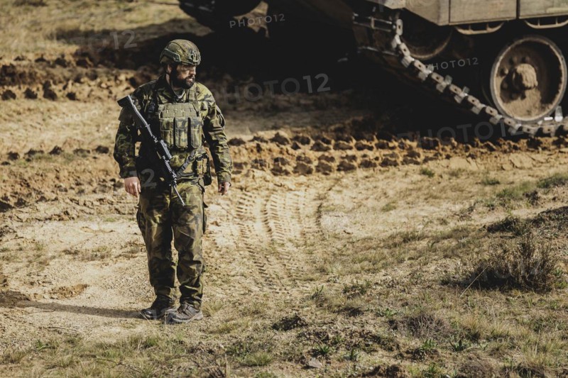 Armed soldier, photographed as part of a Bundeswehr exercise with armed forces from Norway and the Czech Republic during the 'Wettiner Schwert' exercise as part of Quadriga 2024 in the training town of Schnöggersburg, 8 April 2024