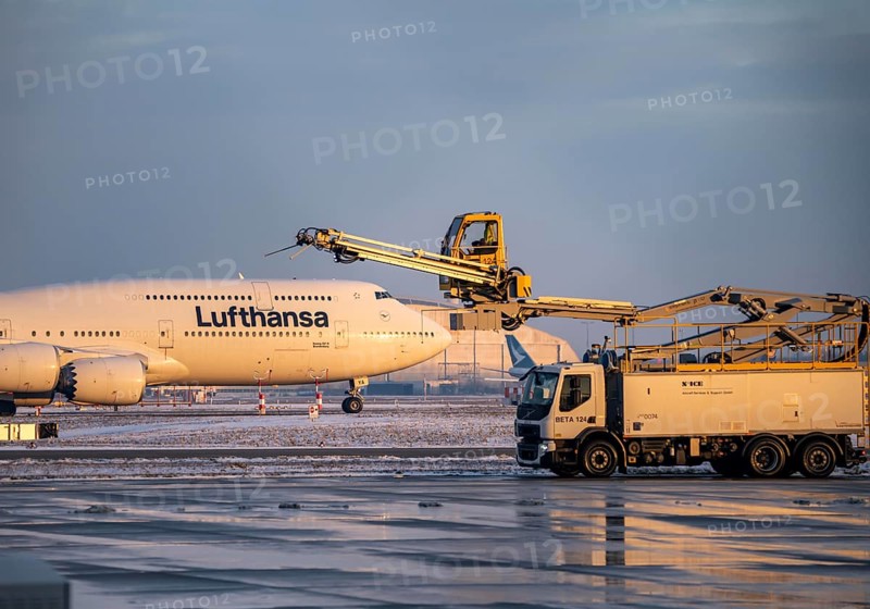 Winter at Frankfurt Main Airport, FRA, de-icing vehicles waiting for aircraft to be de-iced, Hesse, Germany, Europe
