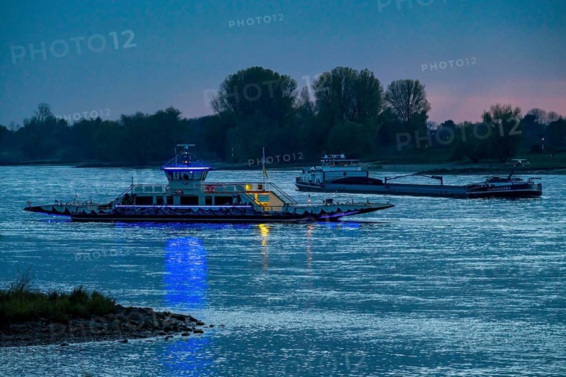 Car and passenger ferry, Rhine ferry Langst-Kaiserswerth, across the Rhine, Düsseldorf, North Rhine-Westphalia, Germany, Europe