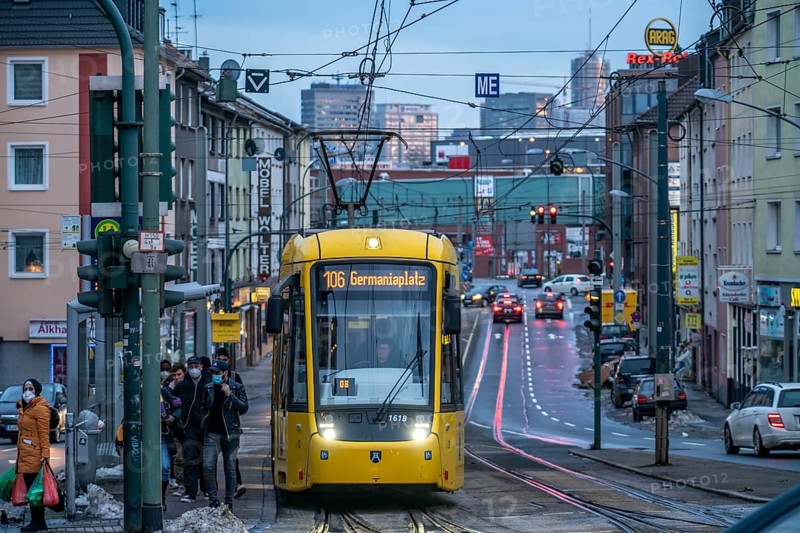 Ruhrbahn tram, on Altendorfer Straße, in the background the skyline of Essen city centre, rush hour, evening traffic, Essen, North Rhine-Westphalia, Germany, Europe