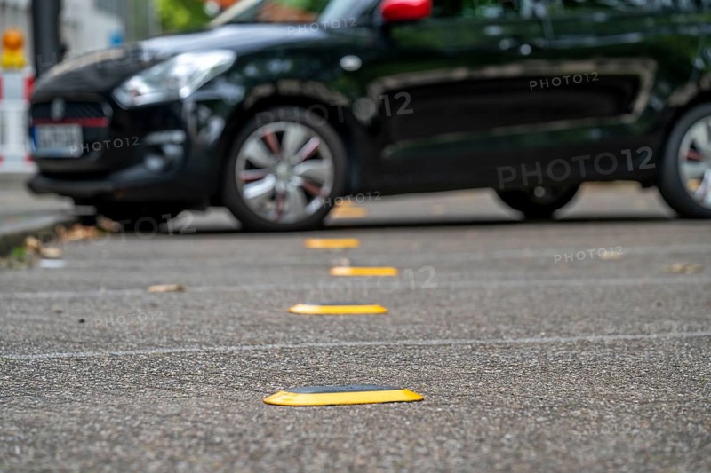 Sensors for car park occupancy for smart poles, intelligent street lamps, test run, EON and the city of Essen test lanterns that measure environmental data, provide electricity for electric cars, are parking guidance systems, offer WLAN, are emergency call pillars and digital display panels, Essen, North Rhine-Westphalia, Germany, Europe