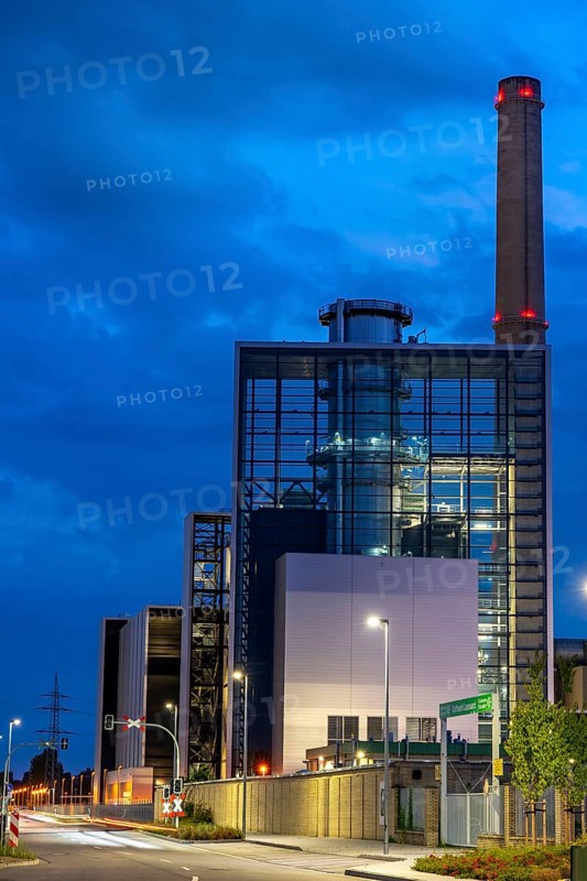 The Lausward natural gas power plant, the most efficient gas and steam turbine power plant in the world, generates electricity and district heating, Block Fortuna, in the harbour of Düsseldorf, North Rhine-Westphalia, Germany, Europe