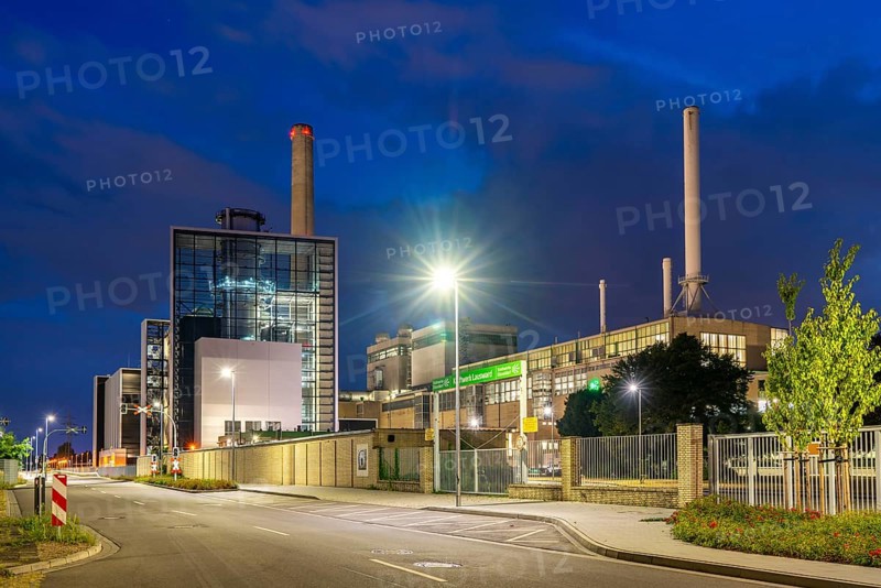 The Lausward natural gas power plant, the most efficient gas and steam turbine power plant in the world, generates electricity and district heating, Block Fortuna, in the harbour of Düsseldorf, North Rhine-Westphalia, Germany, Europe