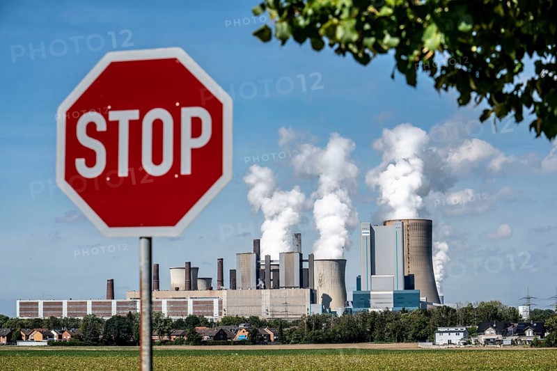 Lignite-fired power plant, RWE Power AG Niederaussem power plant, 2 units were shut down in 2020/21 and restarted in June 22 to replace gas-fired power plants in the 2022 energy crisis, Bergheim, North Rhine-Westphalia, Germany, Europe