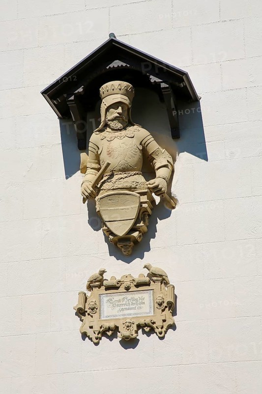 Ernst Duke of Austria, stone figure on the Gerobau, bust, sculpture, portrait, Lichtenstein Castle, fairytale castle of Württemberg, historicist building, landmark of the Swabian Alb, Honau, Lichtenstein, Reutlingen district, Baden-Württemberg, Germany, Europe