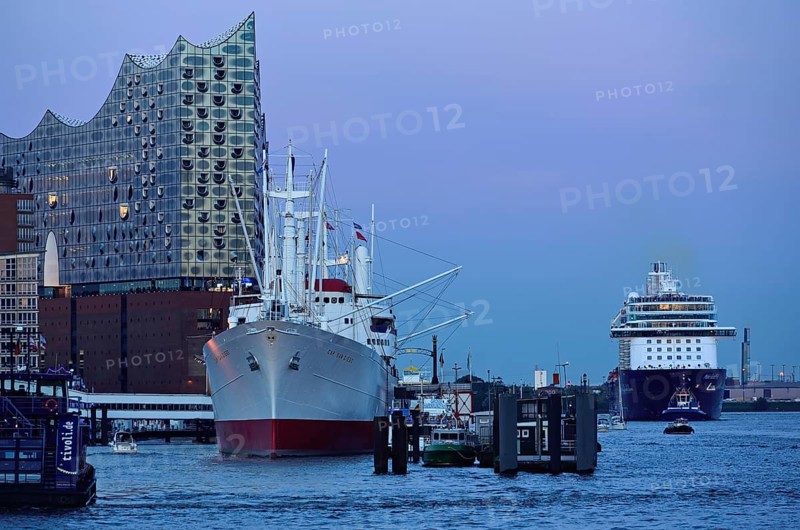 Germany, Hamburg, HafenCity, view to Elbe Philharmonic Hall, Hamburg's new concert hall, glass facade, museum ship Cap San Diego, former cargo ship, Mein Schiff 6, evening light, Hamburg, Hamburg, Federal Republic of Germany, Europe