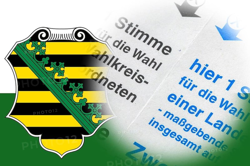 Symbolic image of state election in Saxony: Flag of Saxony and close-up of a ballot paper. The next state election will take place in September 2024