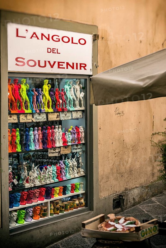 David by Michelangelo as a souvenir, shop window, shop, shop, Florence, Tuscany, Italy, Europe