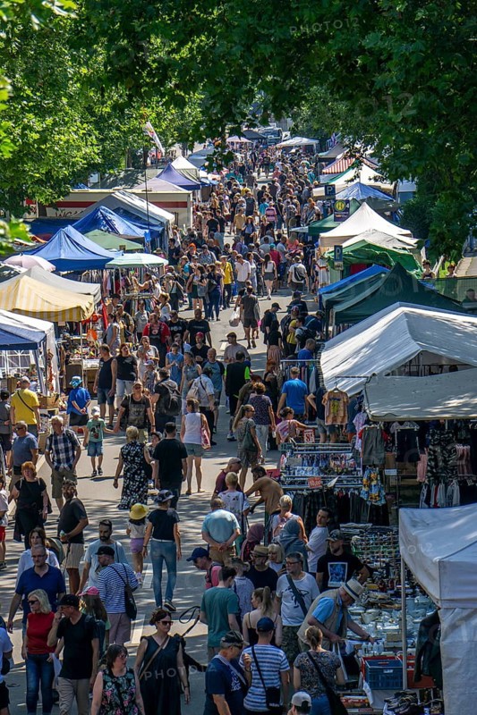 Flea market at the summer festival at the Gruga in Essen, 10-day fair at Messe Essen, with one of the largest flea markets in North Rhine-Westphalia, Germany, Europe