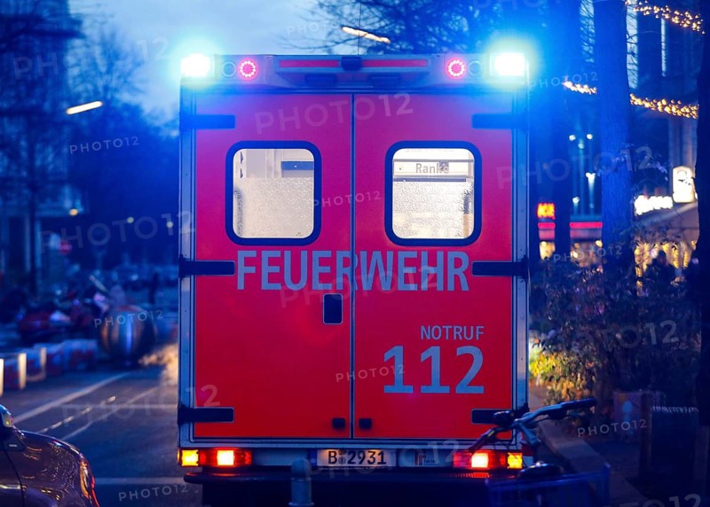 Berlin fire brigade ambulance in action, 21.12.2020