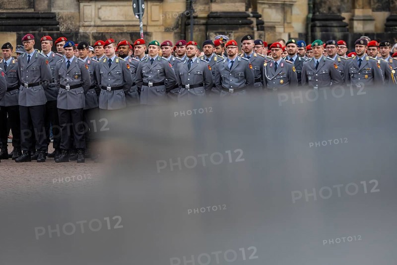 Public roll call of the Army Officers' School on Theatre Square: Bundeswehr honours and bids farewell to young soldiers, Dresden, Saxony, Germany, Europe