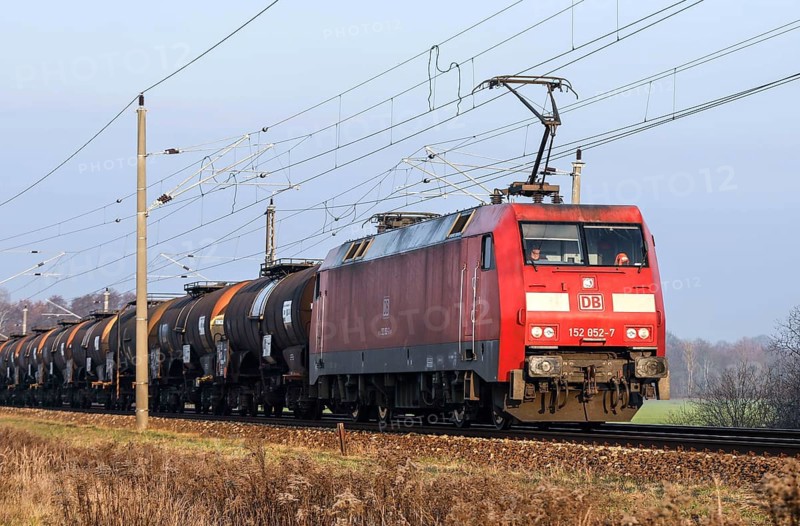 DB Cargo goods train with tank wagon, Danewitz, 08.12.2020
