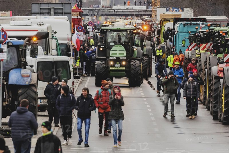 Road blockades, taken as part of the farmers' protests in Berlin, 15 January 2024. 10, 000 participants are expected on Monday as part of the farmers' protest week. Among other things, they are protesting against the austerity plans of the traffic light government