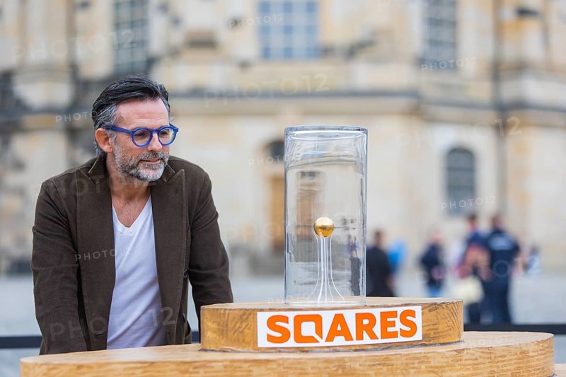 The internationally renowned artist Niclas Castello, who will be honoured with the European Art Prize in 2023, is presenting his latest work in Dresden on the Neumarkt square by the Church of Our Lady. It is a spectacular Golden Sphere that will attract a great deal of attention both visually and in terms of content, Dresden, Saxony, Germany, Europe