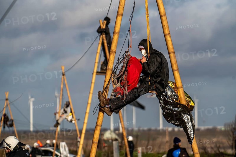 Beginning of the eviction of the Lützerath hamlet, camp of climate activists and squatters, at the Garzweiler 2 opencast lignite mine, by the police, Erkelenz, North Rhine-Westphalia, Germany, Europe