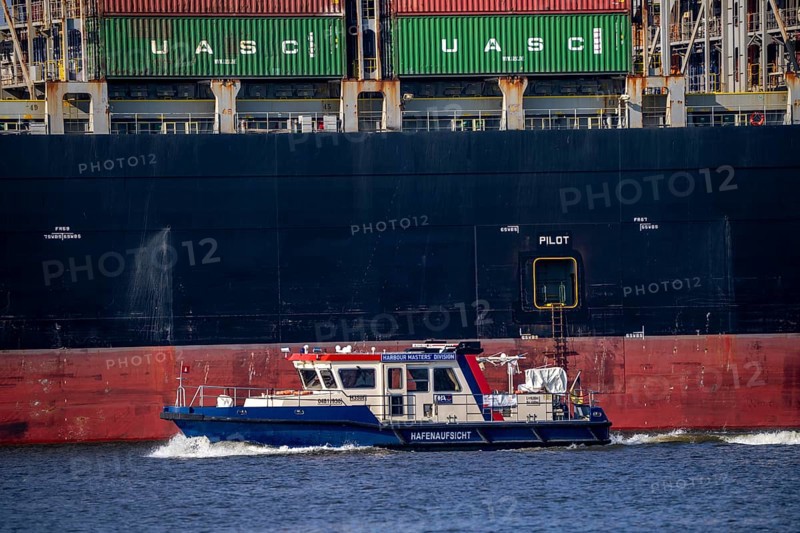 Container Terminal Altenwerder, Hapag-Lloyd container ship Frankfurt Express during loading and unloading, harbour supervision boat, Hamburg, Germany, Europe