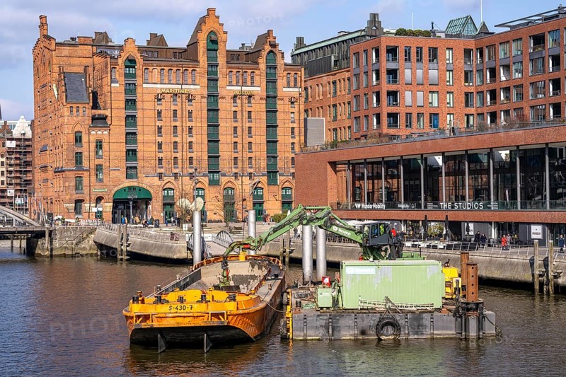Hafencity, Überseequartier, Speicherstadt, Magdeburger Hafen, International Maritime Museum Hamburg, Elbtorpromenade, dredging works, Germany, Europe