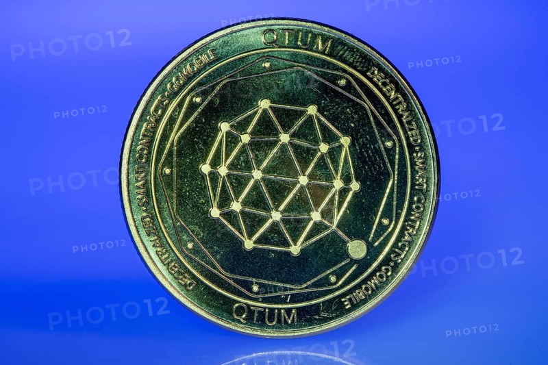 Qtum blockchain, QTUM, cryptocurrency, symbol coin, optical placeholder for the digital currency, blockchain, stock market prices