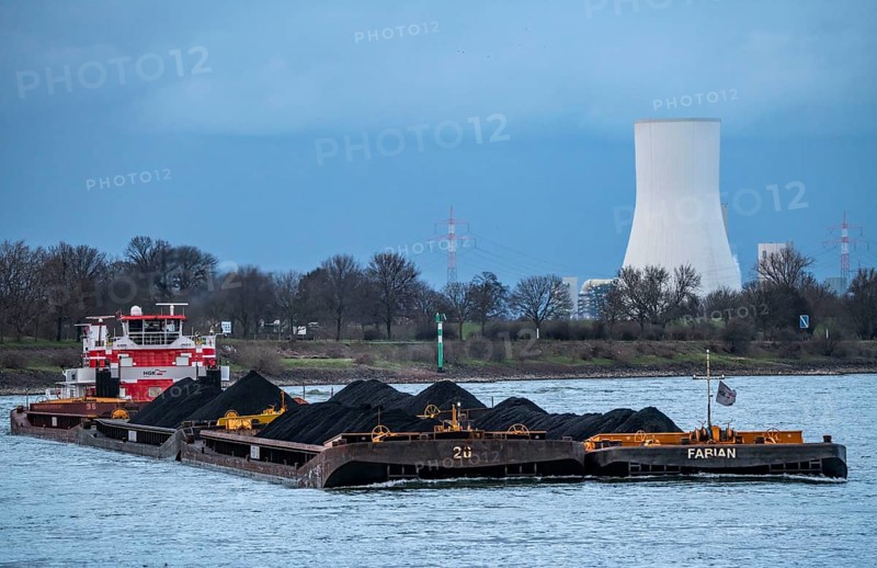 Cooling tower of the Duisburg-Walsum coal-fired power station, on the Rhine, operated by STEAG and EVN AG, 181 metres high, power station unit 10, Duisburg, cargo ship Herkules 2, pushed convoy, loaded with imported coal, on its way to the Krupp Mannesmann HKM steelworks, in Duisburg, North Rhine-Westphalia, Germany, Europe