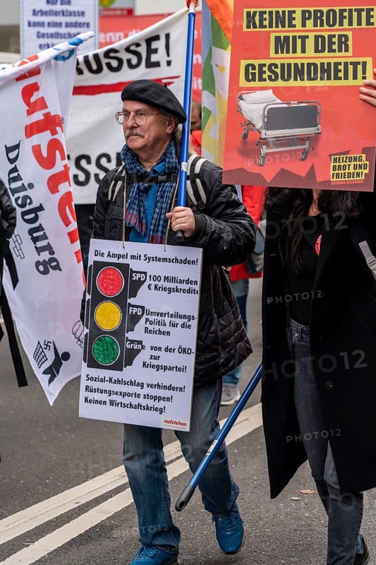 Demonstration by the Solidarity Autumn Alliance against the consequences of inflation and high energy prices for citizens, organised by an alliance of trade unions and organisations, Düsseldorf, North Rhine-Westphalia, Germany, Europe